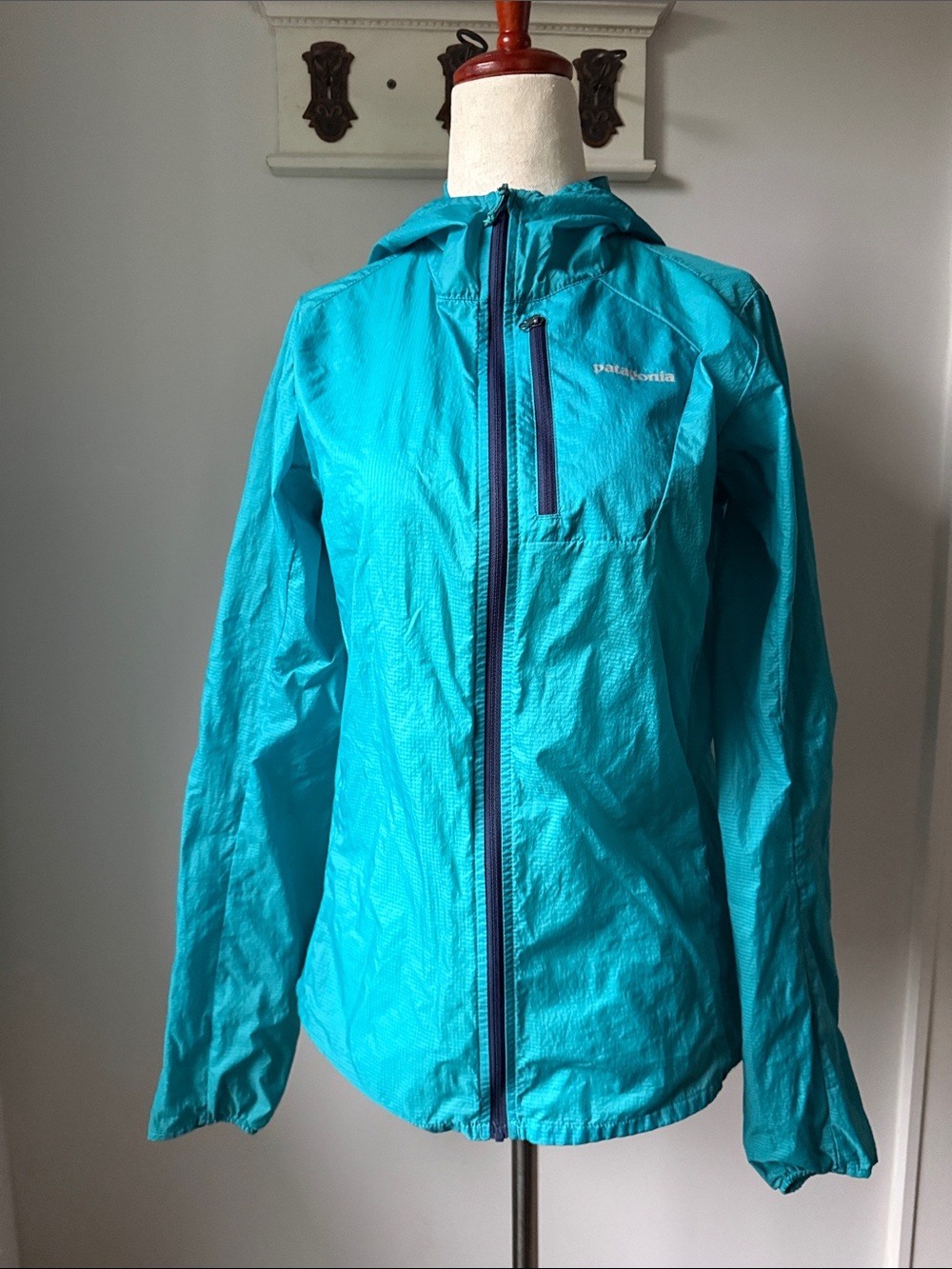 Patagonia Women’s Hooded Windbreaker Jacket - Bright Teal Packable Outdoor